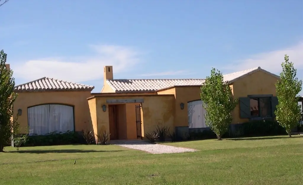 Casa Alamo (frente)- Arq. Silvia Martínez - Capilla del Señor.