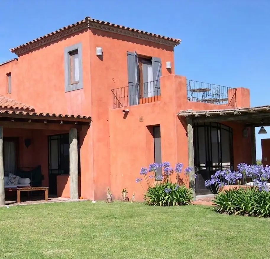 Casa Lago Puelo (costado)- Arq. Silvia Martínez - Exaltación de la Cruz.