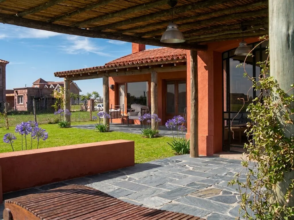 Casa Lago Puelo (contrafrente)- Arq. Silvia Martínez - Exaltación de la Cruz.