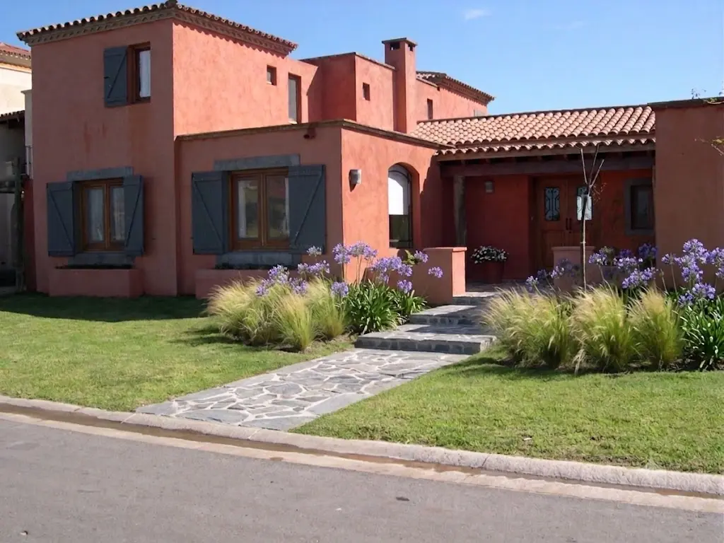 Construcción en Exaltación de la Cruz y alrededores - Arq. Silvia Martinez. Casa Lago Puelo Exaltación de la Cruz